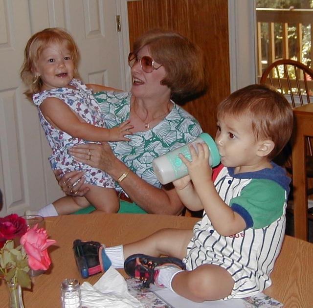 camera/1999/07(July)/07_22-07_24_Reunion/640x480_Grammy-Brittney-Joel.jpg