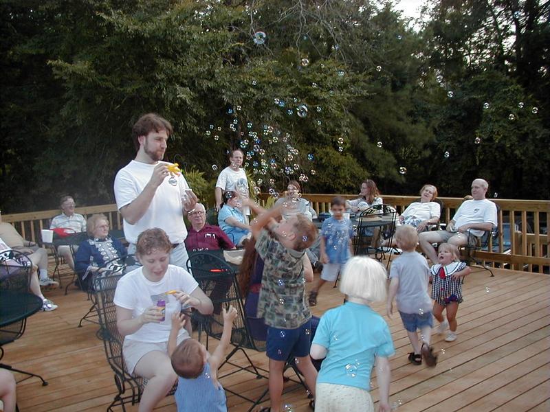 camera/1999/07(July)/07_22-07_24_Reunion/800x600_Bubbles-5.JPG
