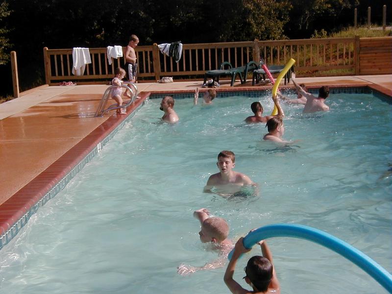 camera/1999/07(July)/07_22-07_24_Reunion/800x600_Pool-11.JPG