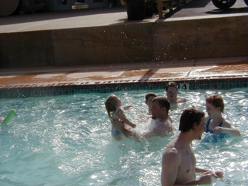camera/1999/07(July)/07_22-07_24_Reunion/800x600_Pool-4.JPG