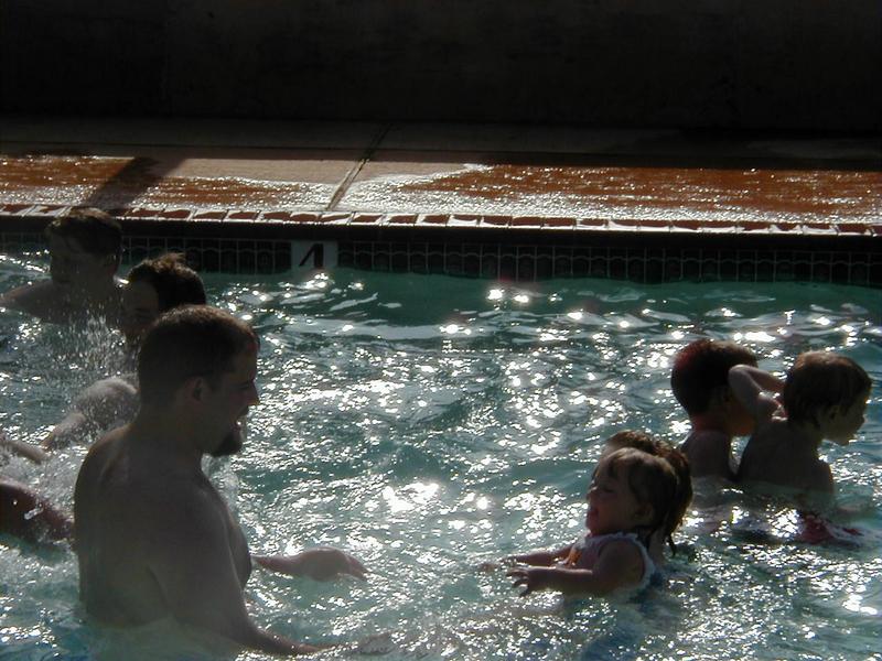 camera/1999/07(July)/07_22-07_24_Reunion/800x600_Pool-7.JPG