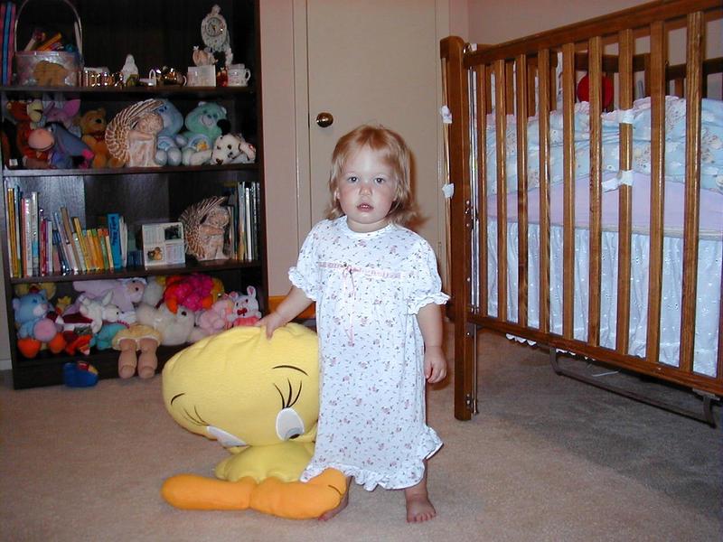 camera/1999/07(July)/Miscellaneous/800x600_Brittney-with-Tweety.jpg