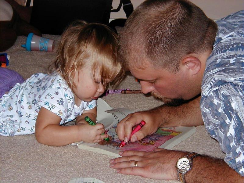 camera/1999/07(July)/Miscellaneous/800x600_Dad-colors-with-Brittney.jpg