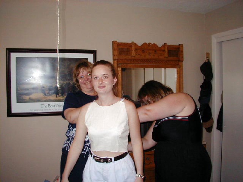 camera/1999/07(July)/Miscellaneous/800x600_Pam-fitting.jpg