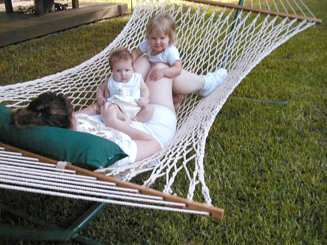 camera/1999/07(July)/NewCamera/640x480_Hammock2.jpg
