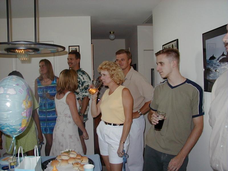 camera/1999/08(August)/08_07_Baby_Hildebrand_Shower/800x600_P8070027.JPG