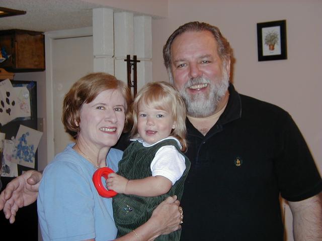 camera/1999/09(September)/Miscellaneous/640x480_Grammy,_Grampy_and_Brittney.JPG