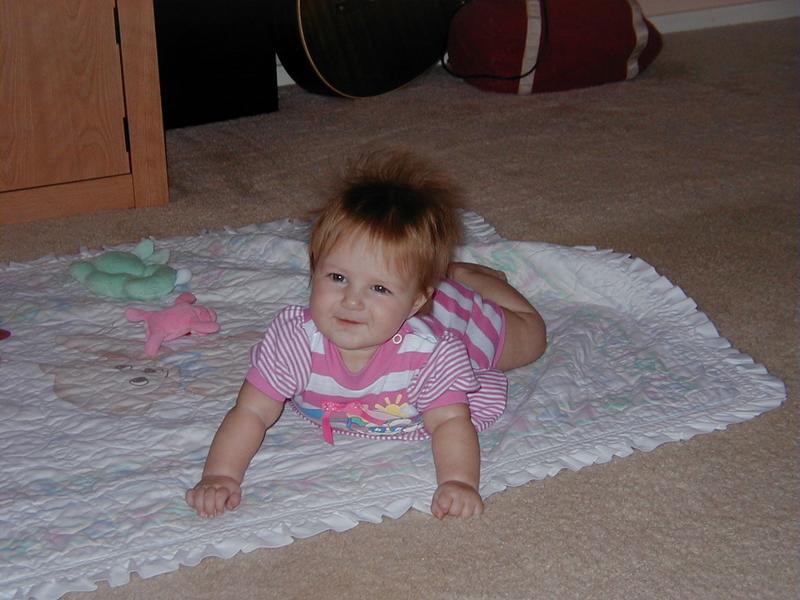 camera/1999/09(September)/Miscellaneous/800x600_McKenzie_lifting_up-2.JPG