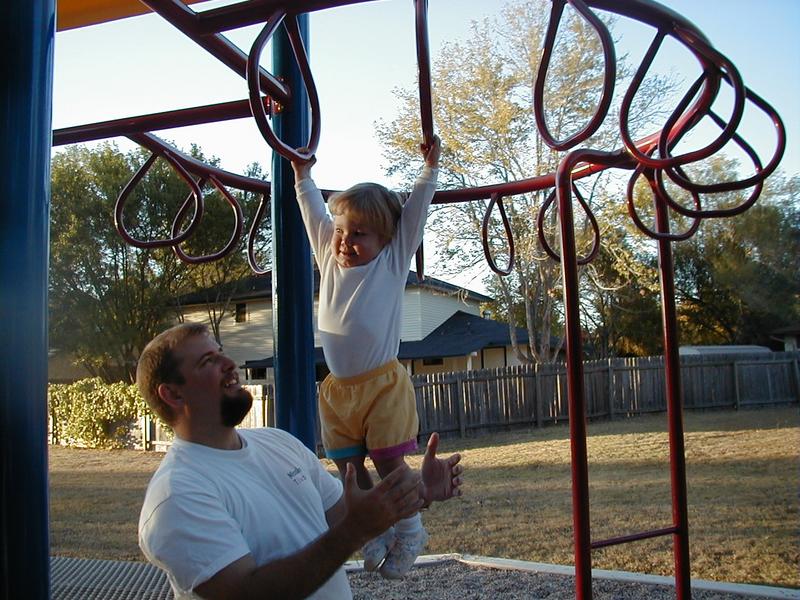 camera/1999/10(October)/10_23_At_the_park/800x600_Monkey_bars-3.JPG