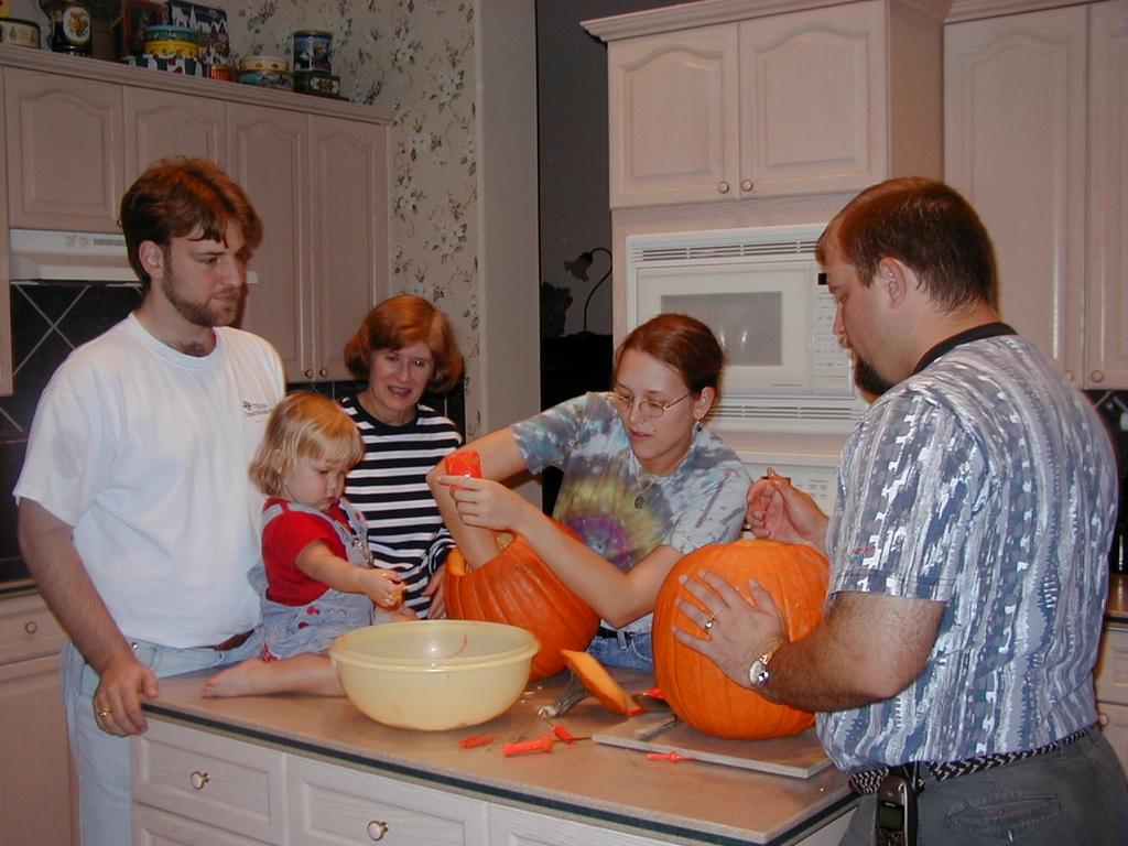 camera/1999/10(October)/10_24_Pumpkin_Carving/1024x768_PA240015.JPG
