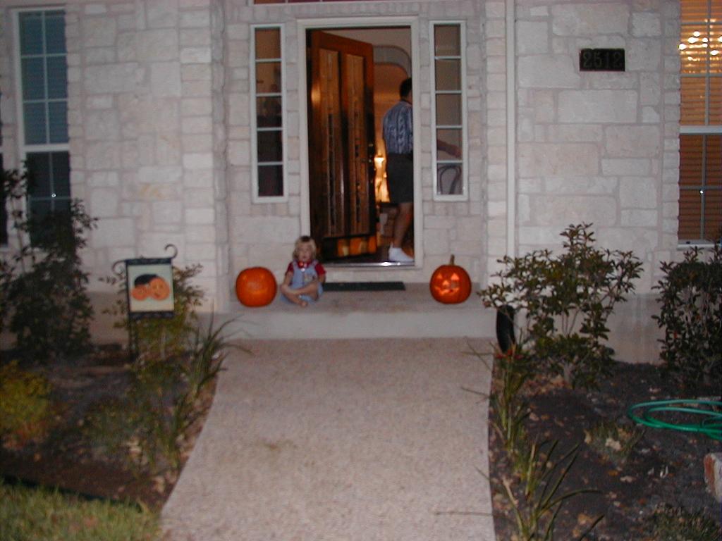 camera/1999/10(October)/10_24_Pumpkin_Carving/1024x768_PA240018.JPG