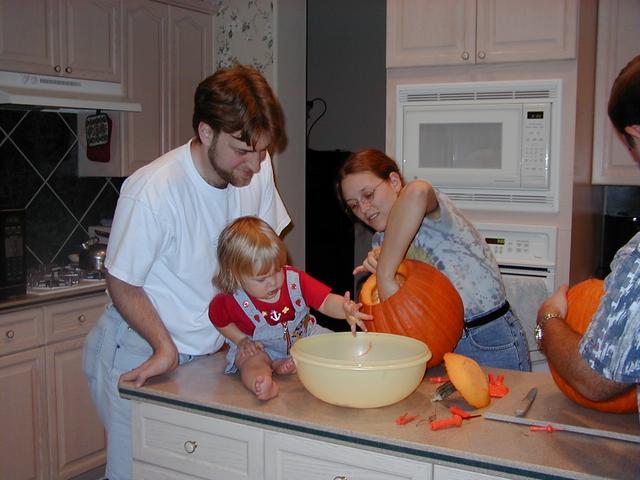 camera/1999/10(October)/10_24_Pumpkin_Carving/640x480_PA240012.JPG
