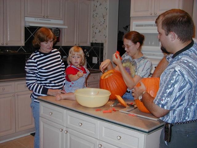 camera/1999/10(October)/10_24_Pumpkin_Carving/640x480_PA240013.JPG