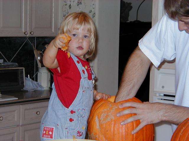 camera/1999/10(October)/10_24_Pumpkin_Carving/640x480_PA240016.JPG