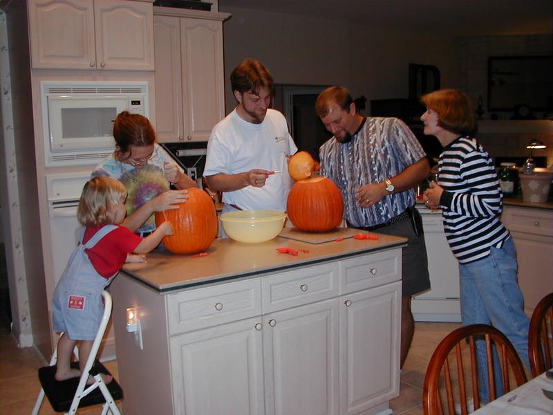camera/1999/10(October)/10_24_Pumpkin_Carving/800x600_PA240006.JPG