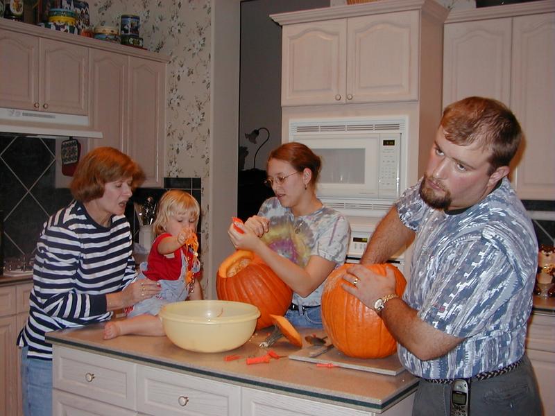 camera/1999/10(October)/10_24_Pumpkin_Carving/800x600_PA240014.JPG