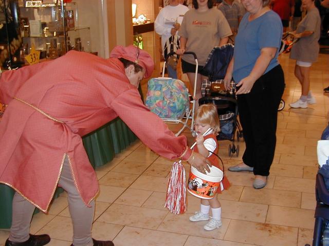 camera/1999/10(October)/10_30_Halloween/640x480_Trick-or-Treat-1.JPG