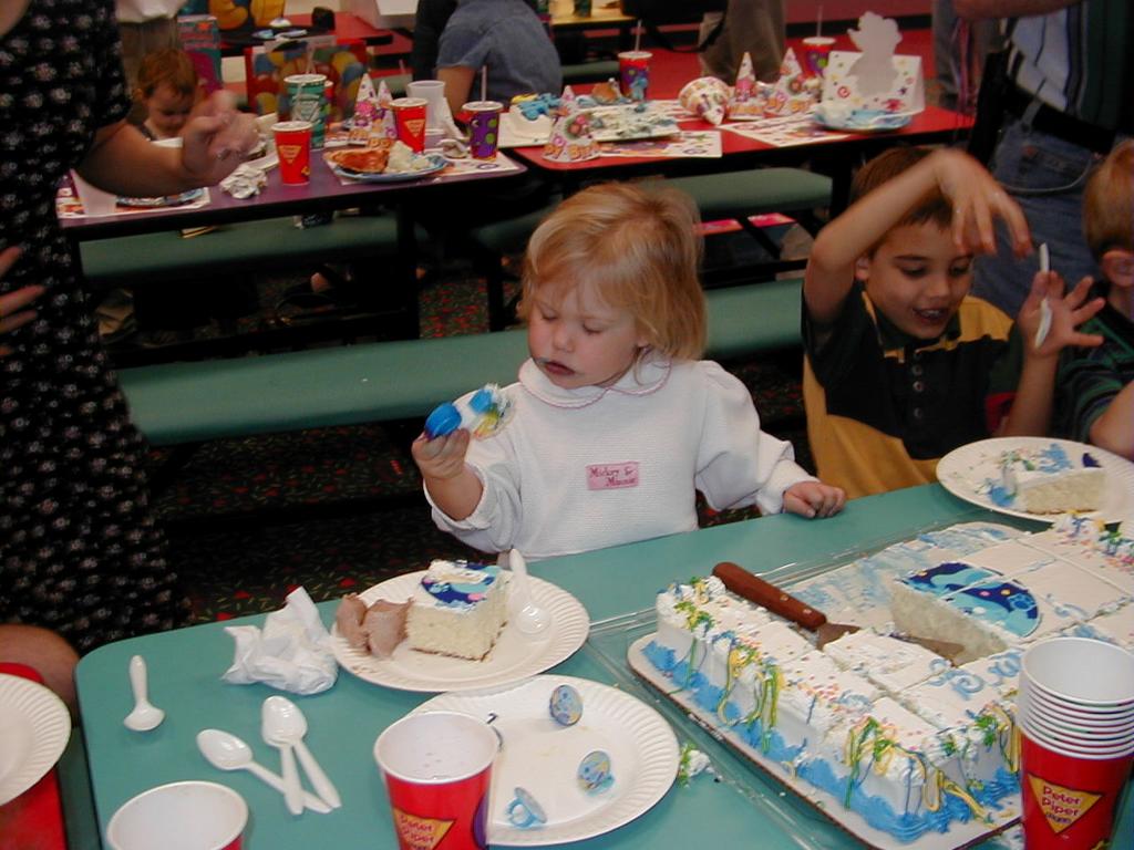 042-Eating_Cake-06.JPG