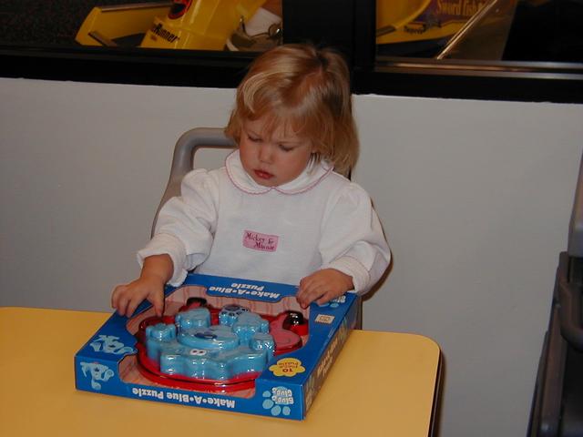 camera/1999/11(November)/11_21_Brittney's_2nd_Birthday_Party/640x480_033.jpg