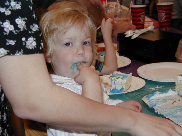 039-Eating_Cake-03.JPG