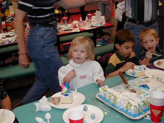045-Eating_Cake-09.JPG