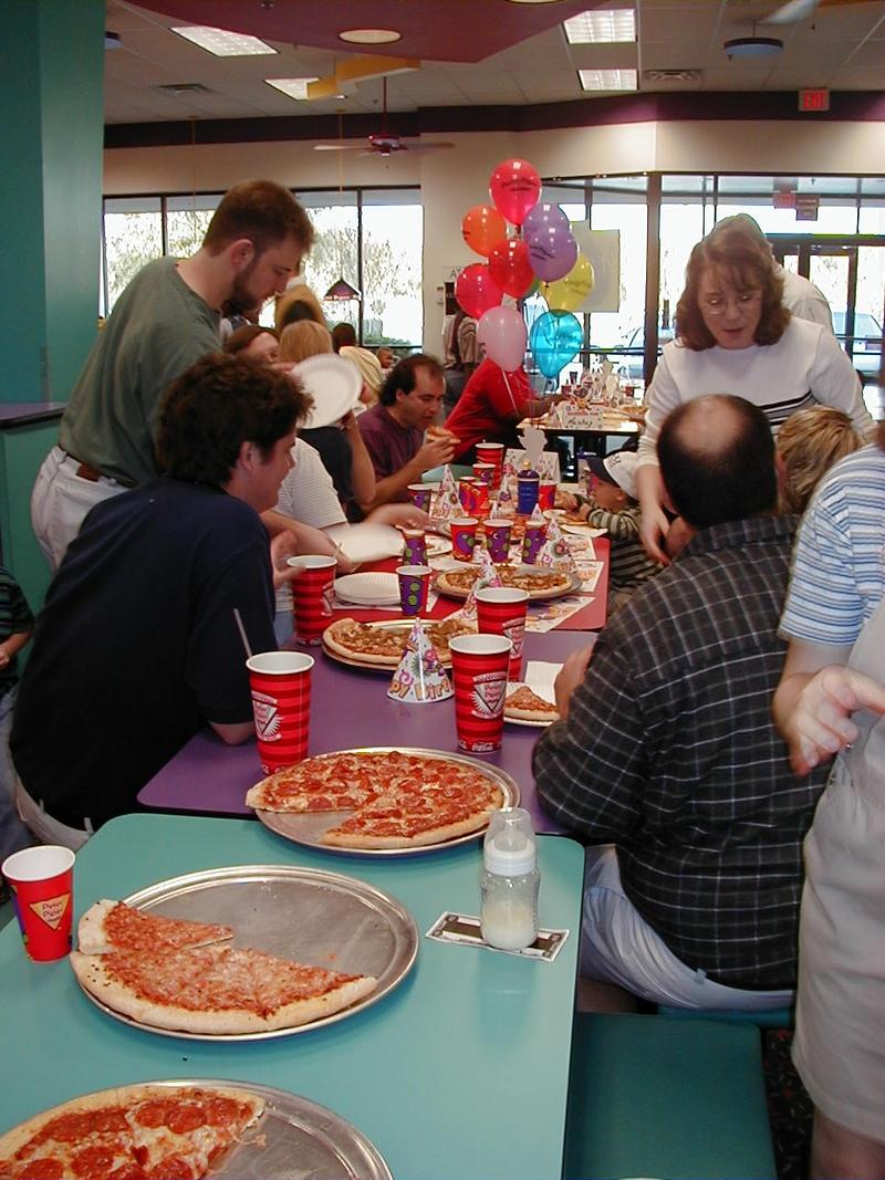 camera/1999/11(November)/11_21_Brittney's_2nd_Birthday_Party/800x600_012.jpg