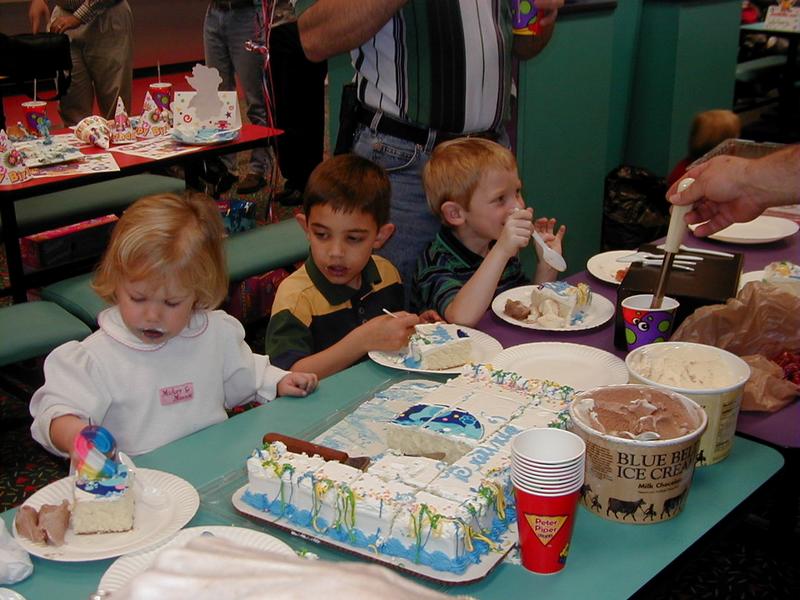 043-Eating_Cake-07.JPG