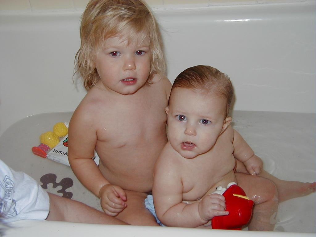 camera/1999/11(November)/Miscellaneous/1024x768_Bathtime-2.JPG