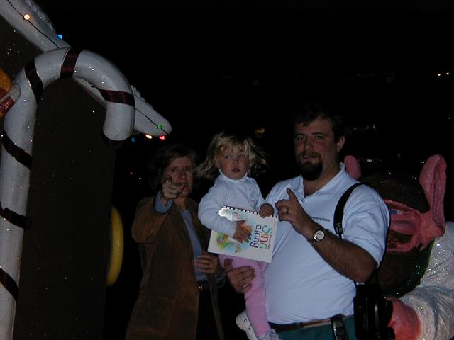 camera/1999/12(December)/12_02_Dell_Gingerbread_House/640x480_PC020011.JPG