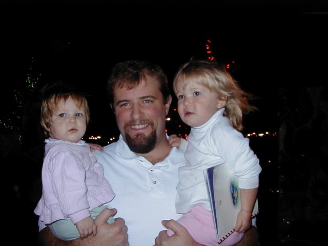 camera/1999/12(December)/12_02_Dell_Gingerbread_House/640x480_PC020021.JPG