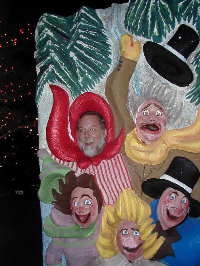 camera/1999/12(December)/12_02_Dell_Gingerbread_House/640x480_PC020023.JPG