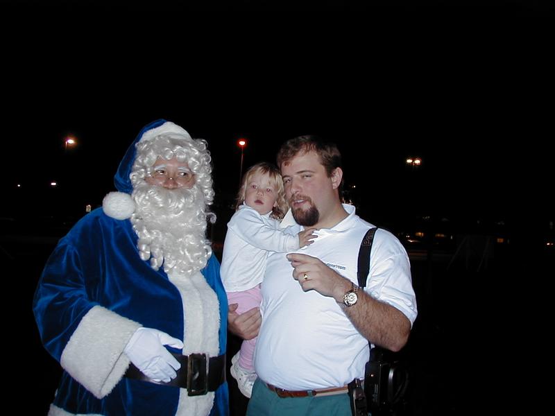 camera/1999/12(December)/12_02_Dell_Gingerbread_House/800x600_PC020017.JPG