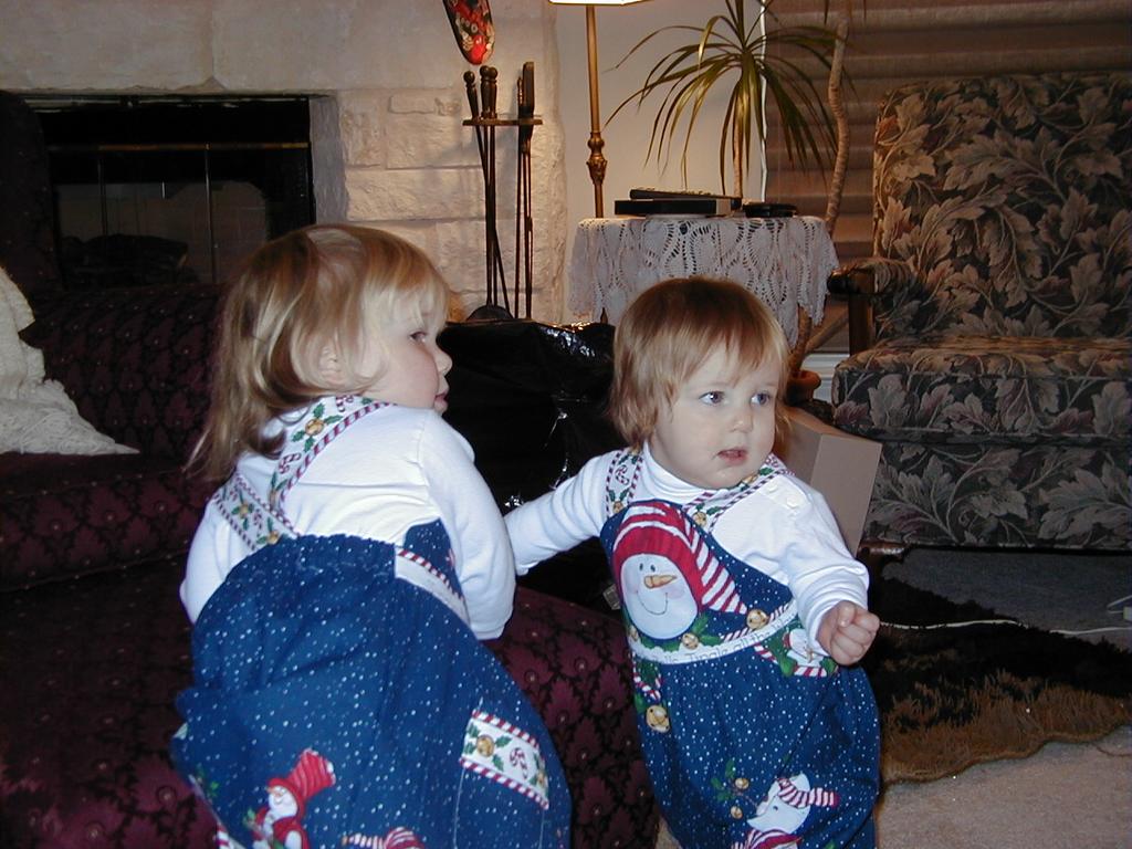 camera/1999/12(December)/12_18_Early_Christmas/1024x768_EarlyChristmas-12.JPG