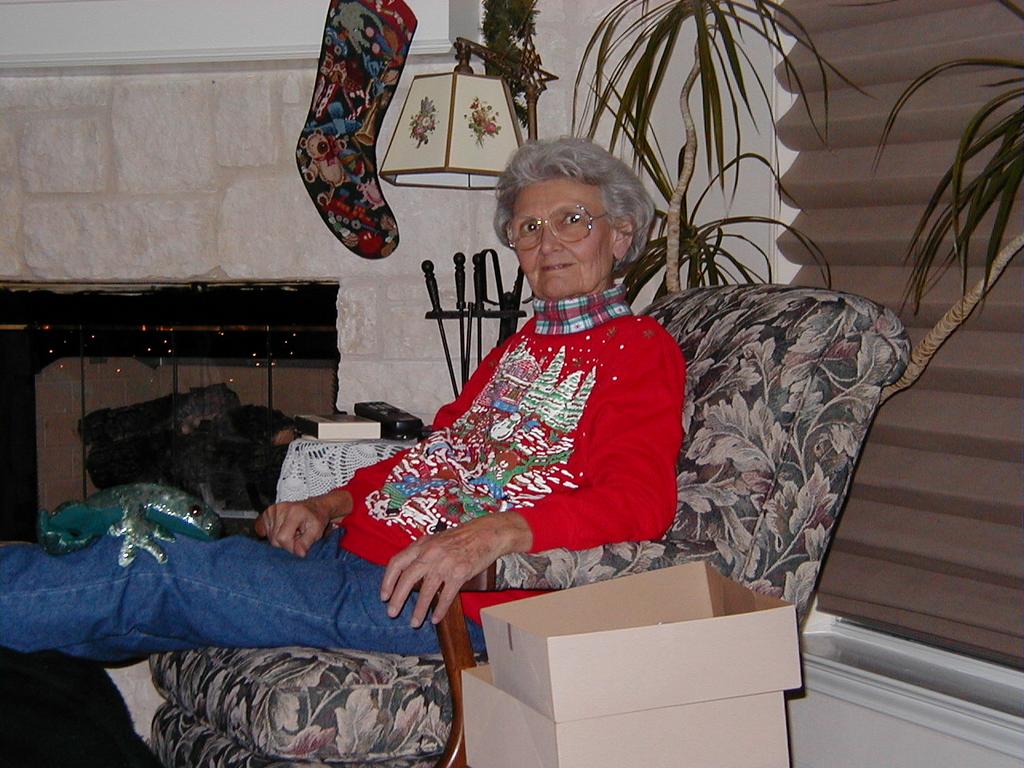 camera/1999/12(December)/12_18_Early_Christmas/1024x768_EarlyChristmas-20.JPG