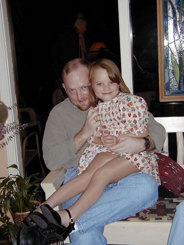 camera/1999/12(December)/12_24_Beyer_Christmas/640x480_BeyerXmas-04.JPG