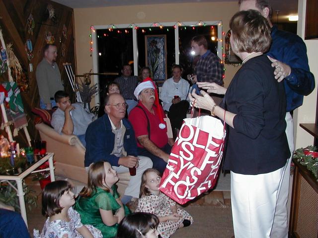 camera/1999/12(December)/12_24_Beyer_Christmas/640x480_BeyerXmas-11.JPG