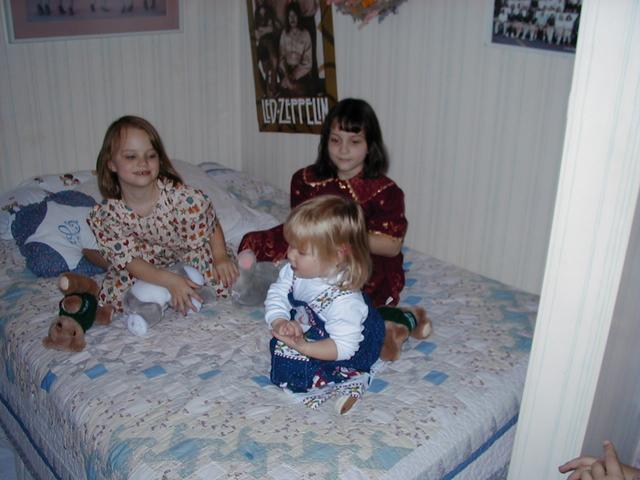 camera/1999/12(December)/12_24_Beyer_Christmas/640x480_BeyerXmas-47.JPG