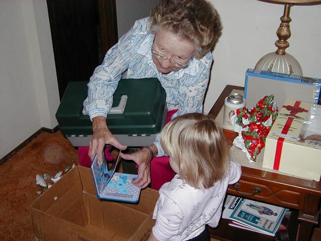 camera/1999/12(December)/12_25_Davis_Christmas/640x480_DavisXmas-14.JPG