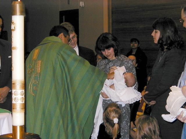 camera/2000/02(February)/02_06_Robert_Thomas_Hebert_Baptism/640x480_Baptism-3.jpg