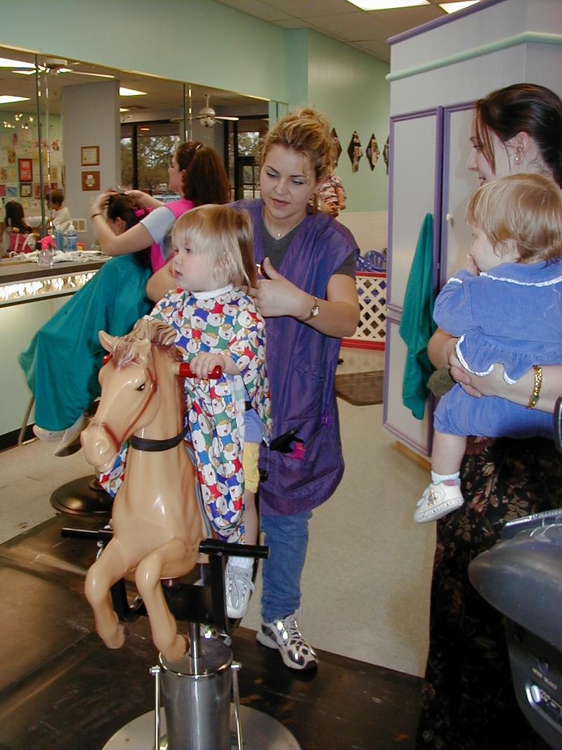 camera/2000/02(February)/02_24_Haircuts/800x600_P2240004.JPG