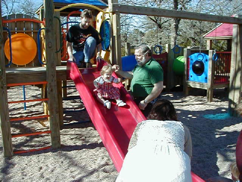 camera/2000/02(February)/02_27_Grampy_Birthday/800x600_P2270037.JPG