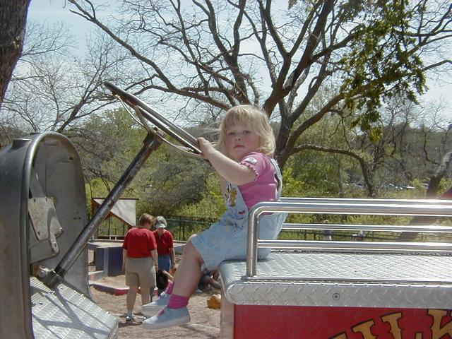 camera/2000/03(March)/03_25_Zilker_Park/640x480_P3250025.JPG
