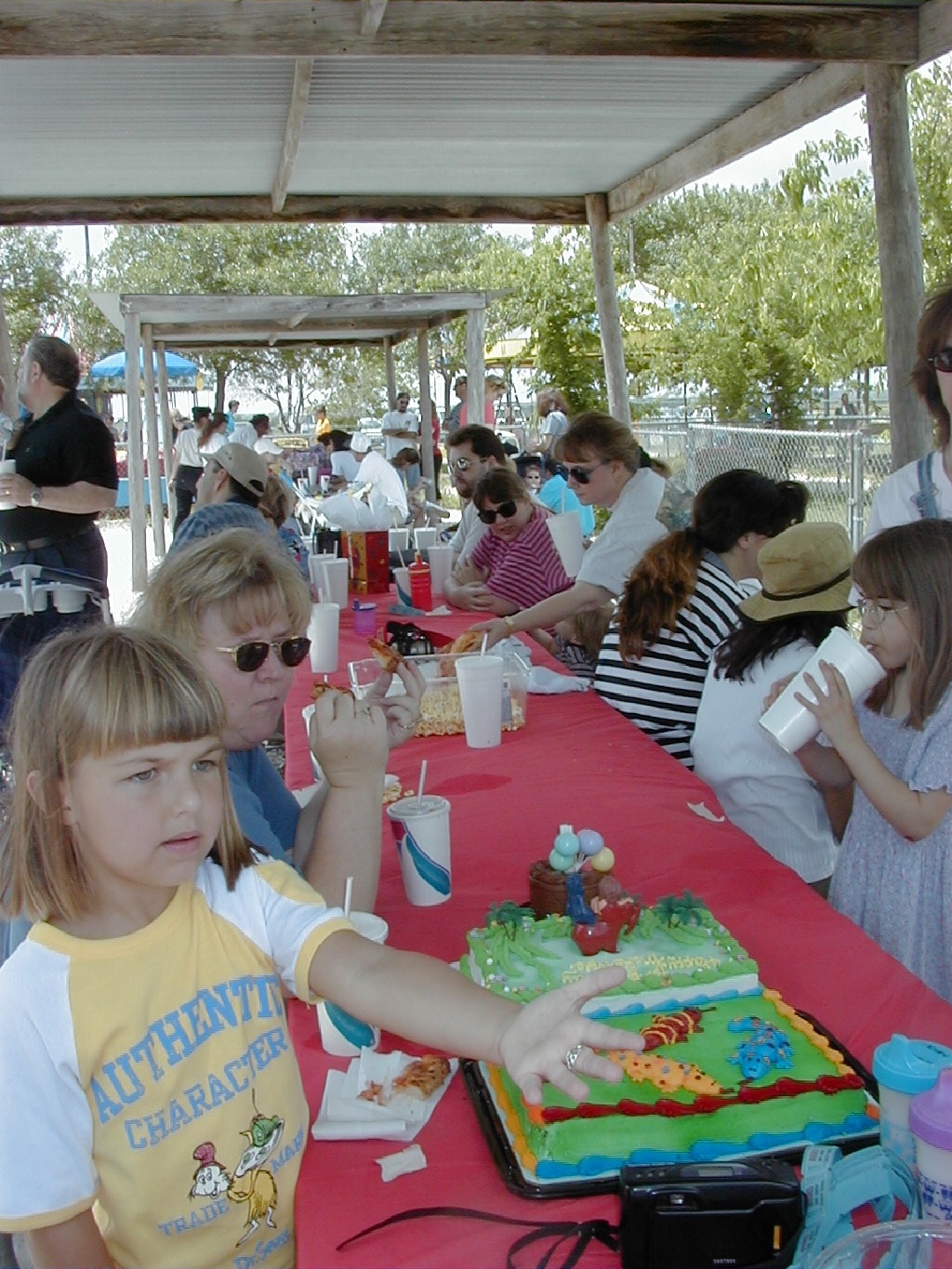 camera/2000/04(April)/04_16_McKenzie-1st-birthday/McKenzie-bday-01.JPG