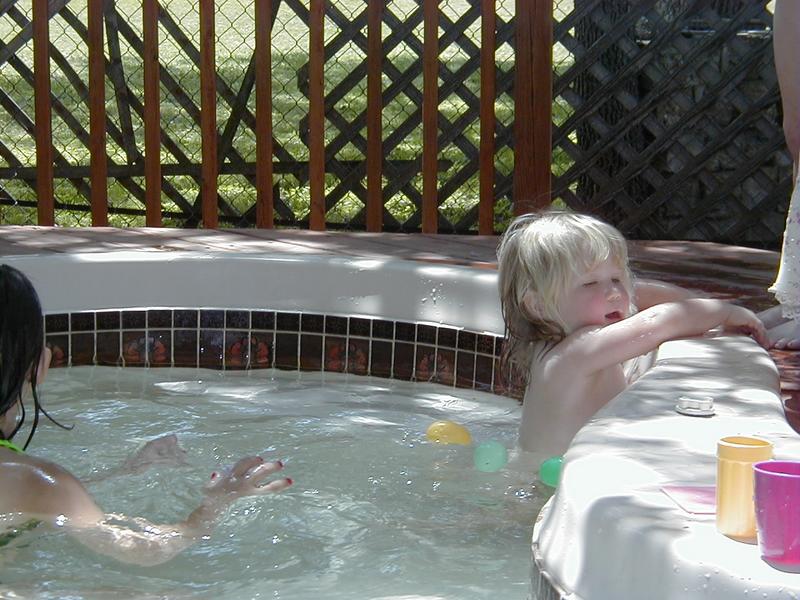 camera/2000/04(April)/04_23_Easter_Sunday/HotTub-1.JPG