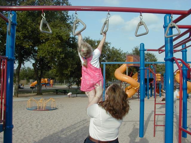 camera/2000/05(May)/05_27_Joels_Birthday_Party/640x480_Joels_Bday-09.JPG