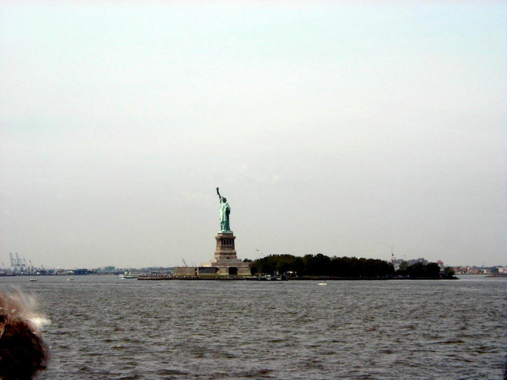 camera/2000/06(June)/06_22-06_25_NY_Trip/1024x768_StatueOfLiberty-1.JPG