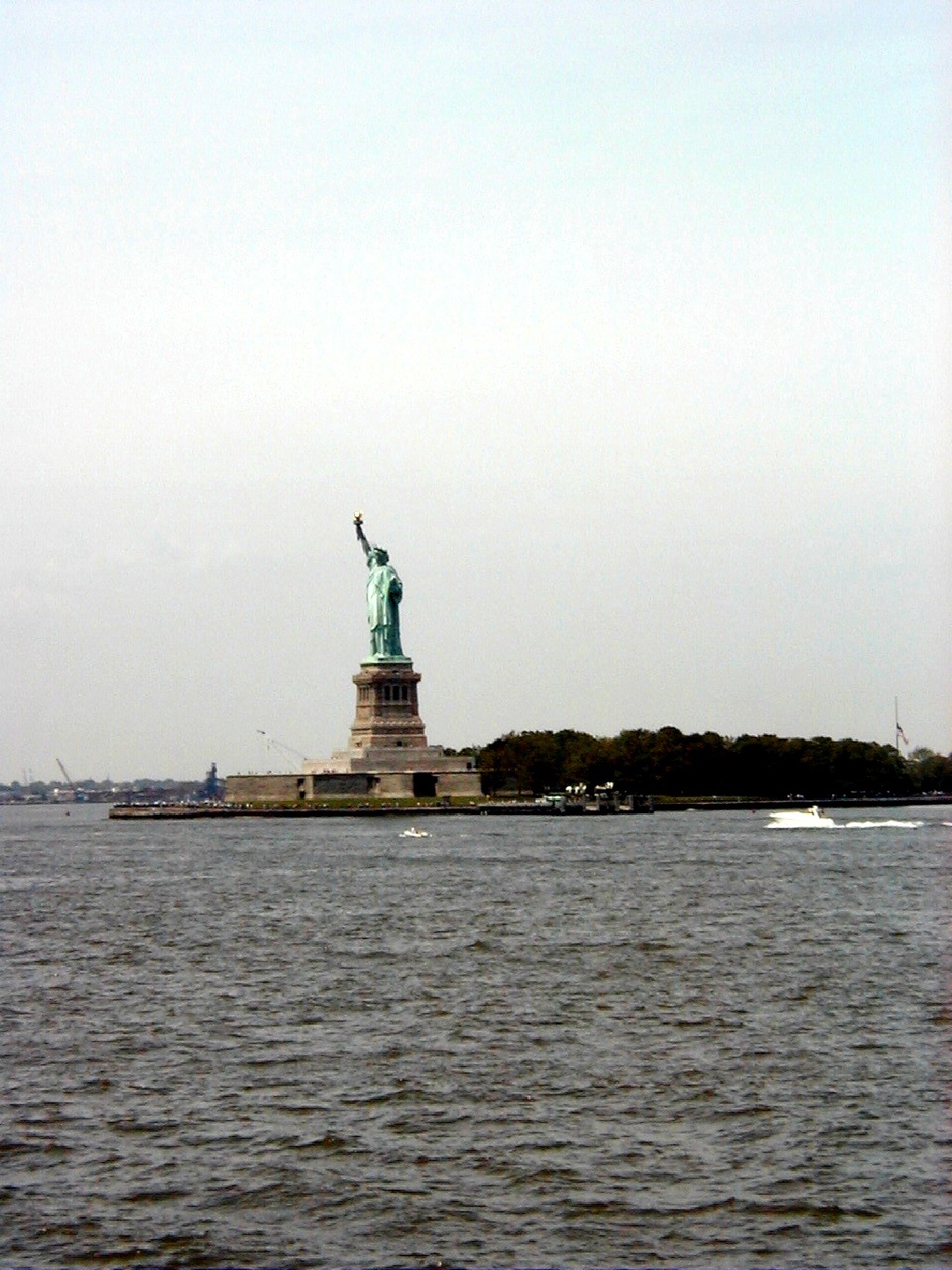 camera/2000/06(June)/06_22-06_25_NY_Trip/1024x768_StatueOfLiberty-2.JPG
