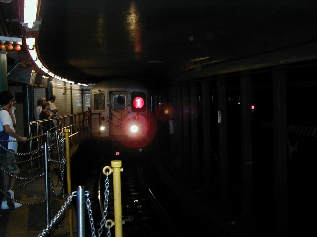 camera/2000/06(June)/06_22-06_25_NY_Trip/1024x768_Subway-4.JPG