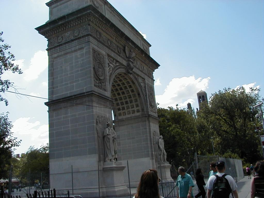 camera/2000/06(June)/06_22-06_25_NY_Trip/1024x768_WashingtonSquare.JPG