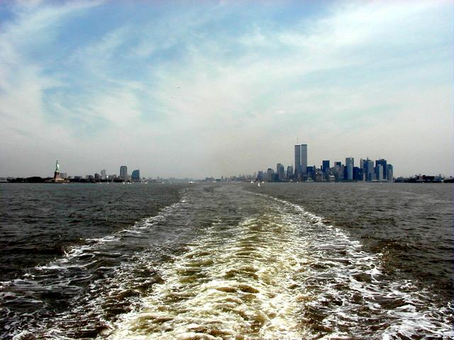 camera/2000/06(June)/06_22-06_25_NY_Trip/640x480_Skyline-2.JPG